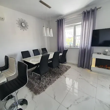 Sunce Apartment *